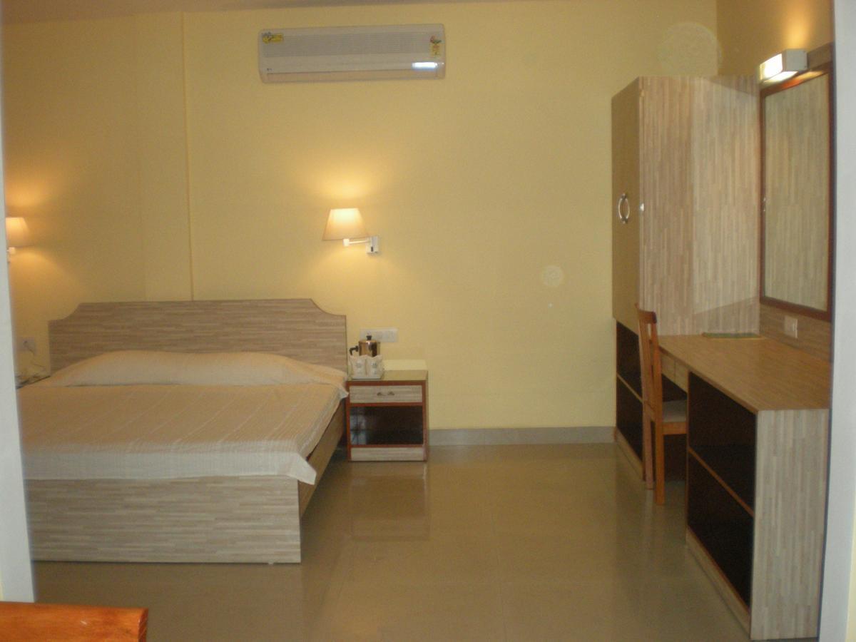 Hotel Rajawas Dibrugarh Bagian luar foto