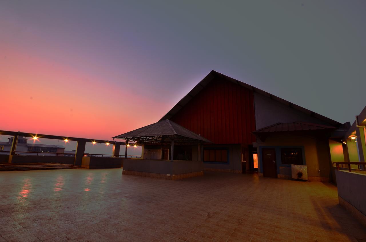 Hotel Rajawas Dibrugarh Bagian luar foto