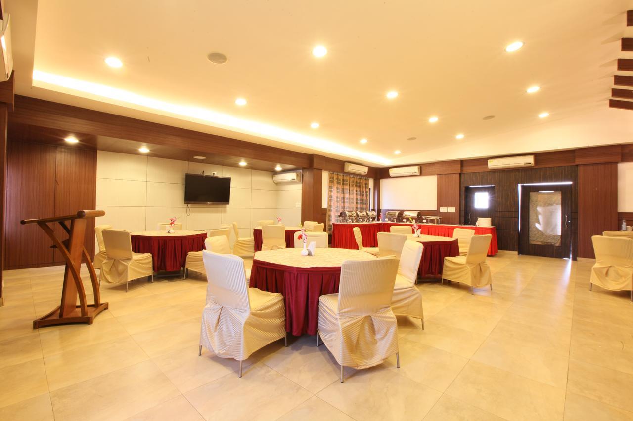 Hotel Rajawas Dibrugarh Bagian luar foto